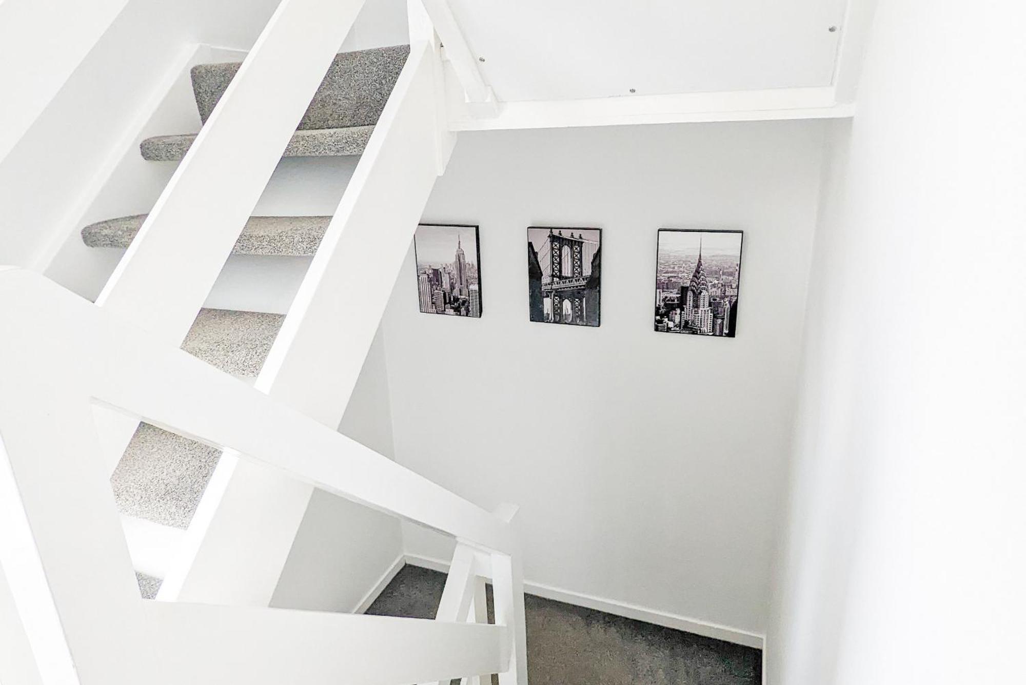 5-Bedroom Contractor House With 10 Beds Free Parking And Free Wifi - Outfield Homes By Your Lettings Short Lets & Serviced Accommodation ピーターバラ エクステリア 写真